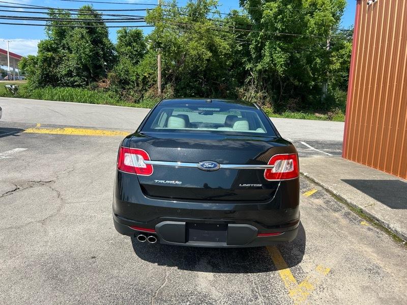 Ford Taurus Limited FWD 2010