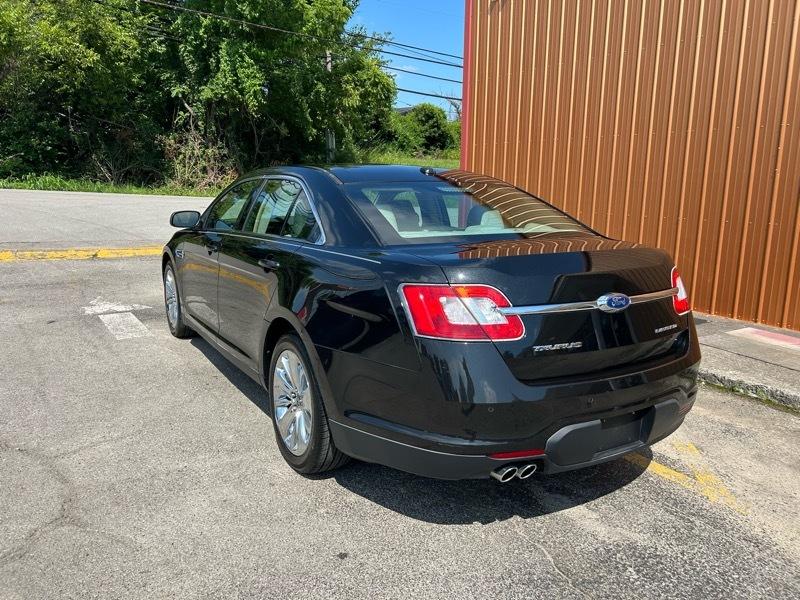 Ford Taurus Limited FWD 2010