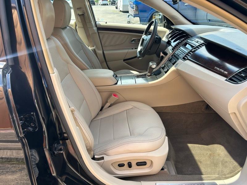 Ford Taurus Limited FWD 2010