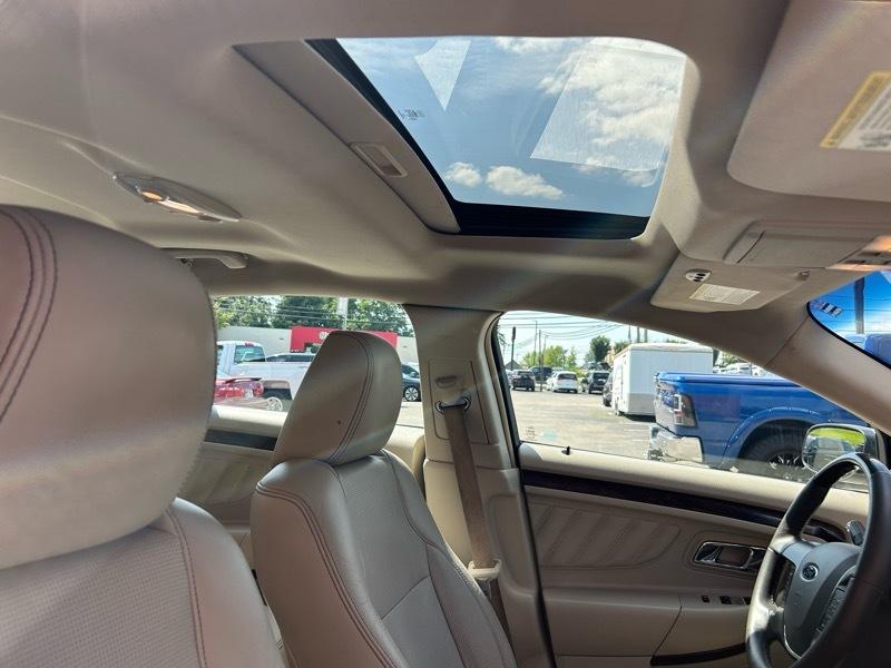 Ford Taurus Limited FWD 2010