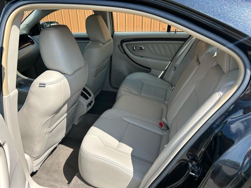 Ford Taurus Limited FWD 2010