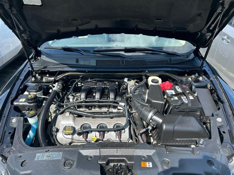Ford Taurus Limited FWD 2010