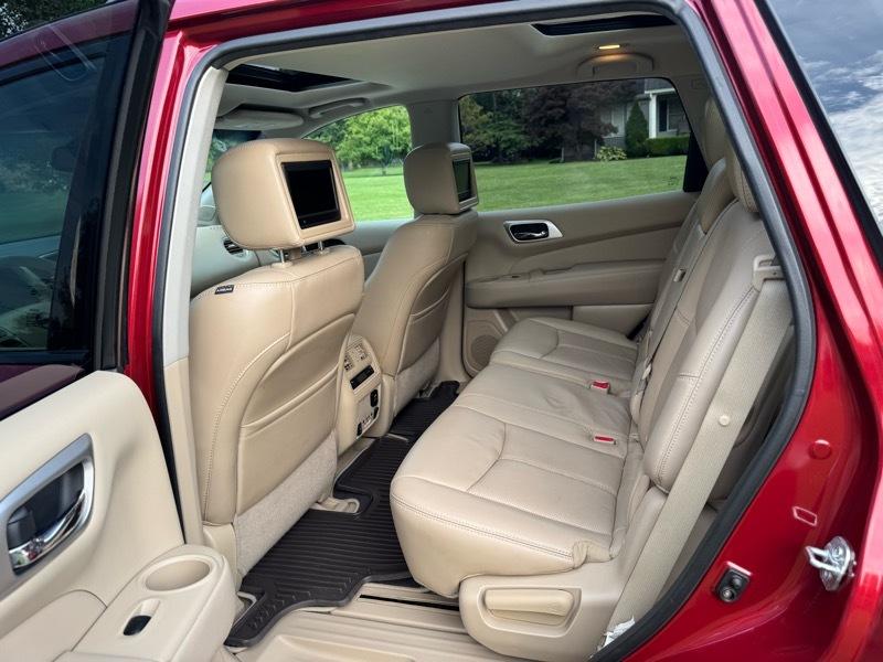 Nissan Pathfinder Platinum 4WD 2014