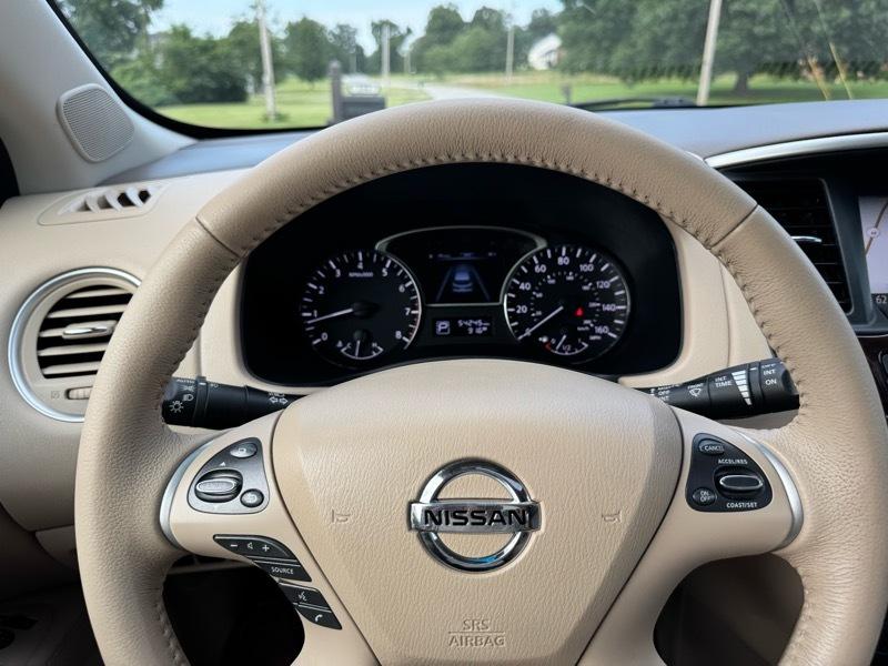 Nissan Pathfinder Platinum 4WD 2014