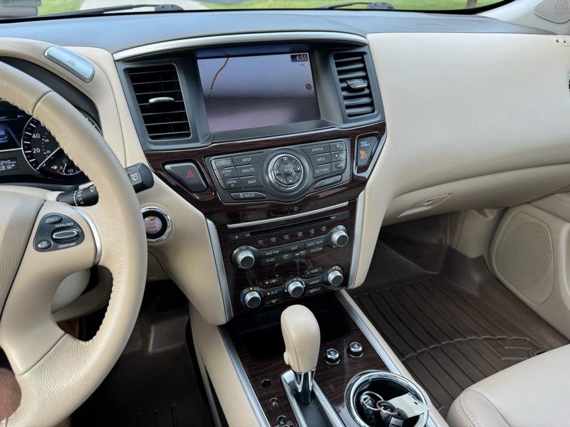 Nissan Pathfinder Platinum 4WD 2014