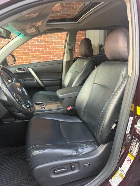 Toyota Highlander 4WD 4dr V6  Sport (Natl) 2011