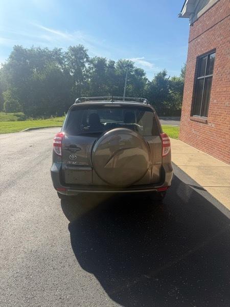 Toyota RAV4 Limited I4 4WD 2011
