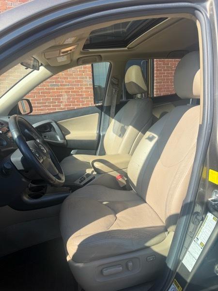 Toyota RAV4 Limited I4 4WD 2011