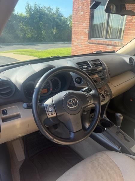 Toyota RAV4 Limited I4 4WD 2011