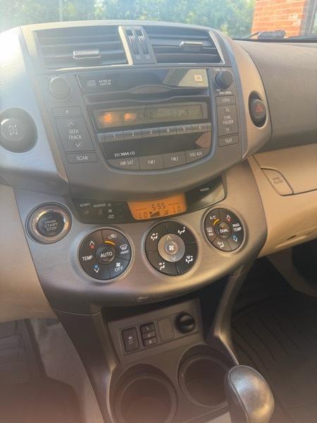 Toyota RAV4 Limited I4 4WD 2011