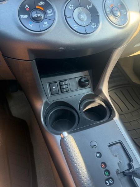Toyota RAV4 Limited I4 4WD 2011
