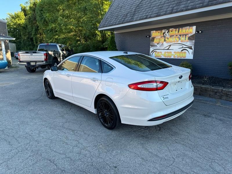 Ford Fusion SE 2016