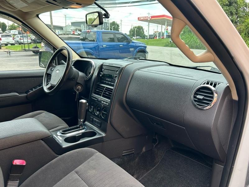 Ford Explorer Sport Trac XLT 4.0L 4WD 2010