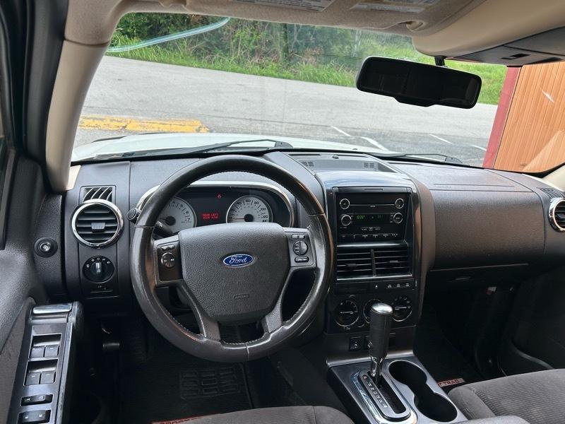 Ford Explorer Sport Trac XLT 4.0L 4WD 2010