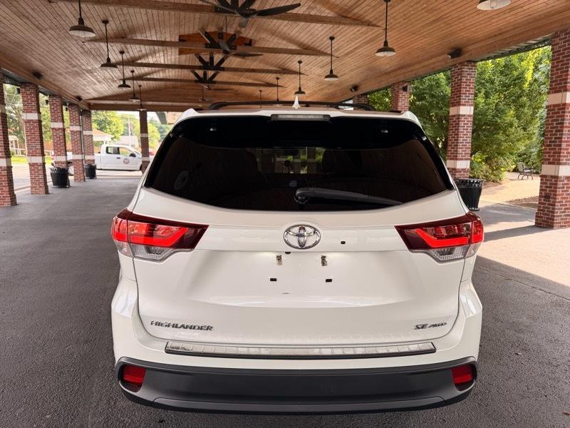 Toyota Highlander SE AWD V6 2019