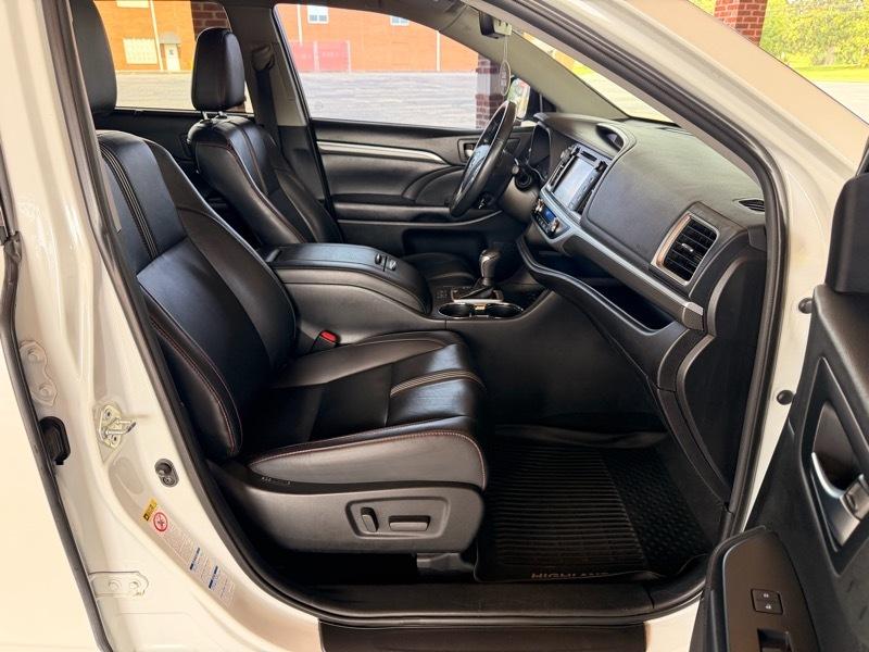 Toyota Highlander SE AWD V6 2019