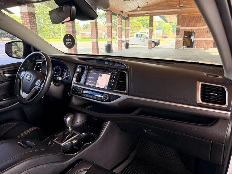 Toyota Highlander SE AWD V6 2019