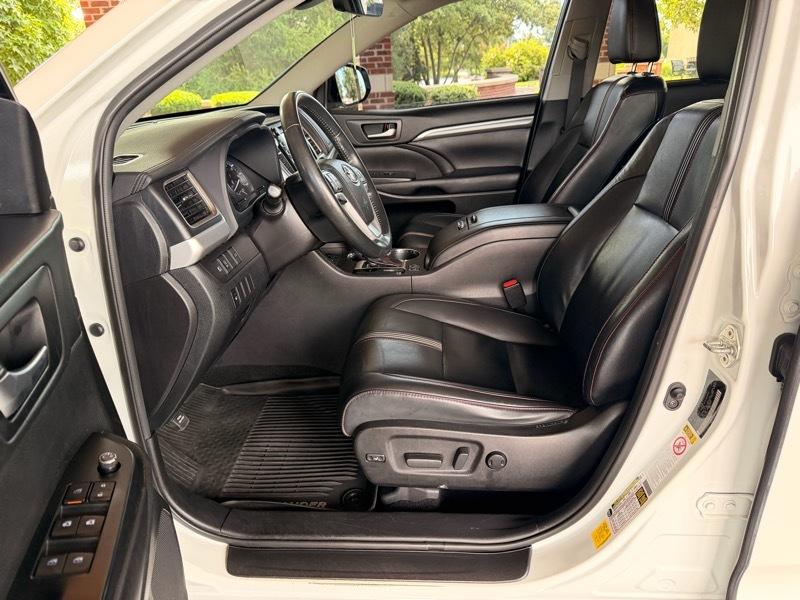 Toyota Highlander SE AWD V6 2019