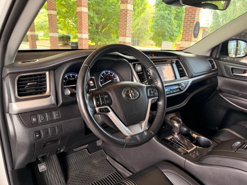 Toyota Highlander SE AWD V6 2019