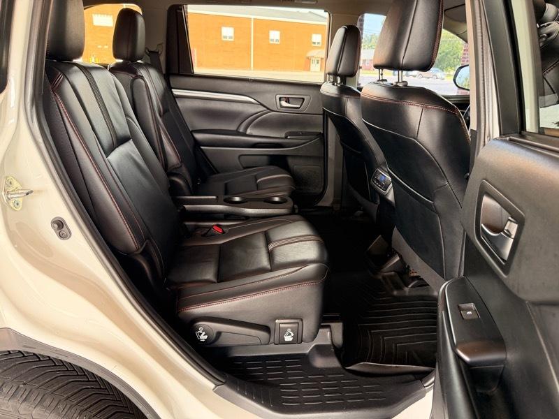 Toyota Highlander SE AWD V6 2019