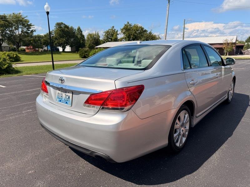 Toyota Avalon Base 2012