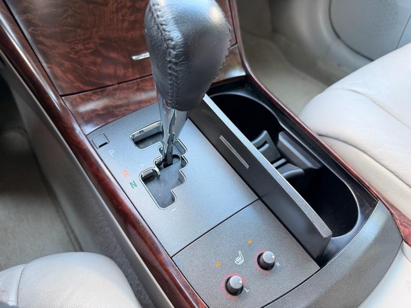 Toyota Avalon Base 2012