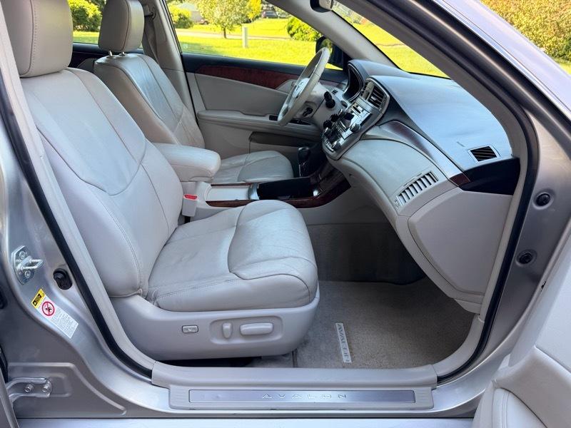 Toyota Avalon Base 2012