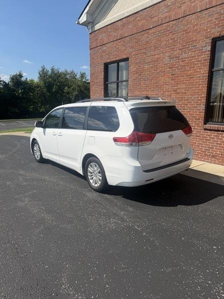 Toyota Sienna XLE FWD 8-Passenger V6 2013