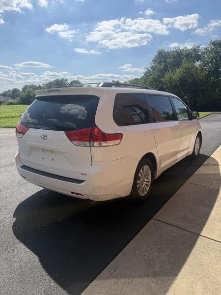 Toyota Sienna XLE FWD 8-Passenger V6 2013