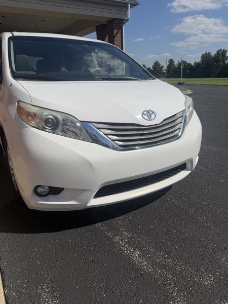 Toyota Sienna XLE FWD 8-Passenger V6 2013