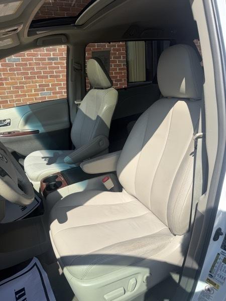 Toyota Sienna XLE FWD 8-Passenger V6 2013