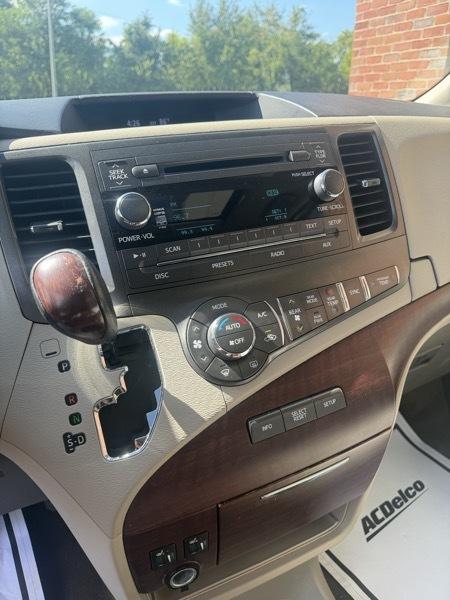 Toyota Sienna XLE FWD 8-Passenger V6 2013