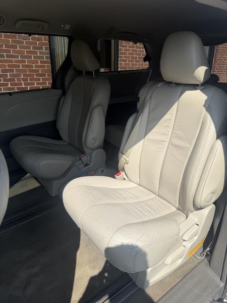 Toyota Sienna XLE FWD 8-Passenger V6 2013