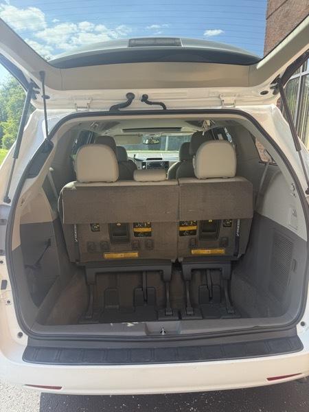 Toyota Sienna XLE FWD 8-Passenger V6 2013