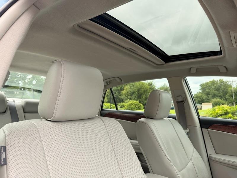 Toyota Avalon Limited 2011