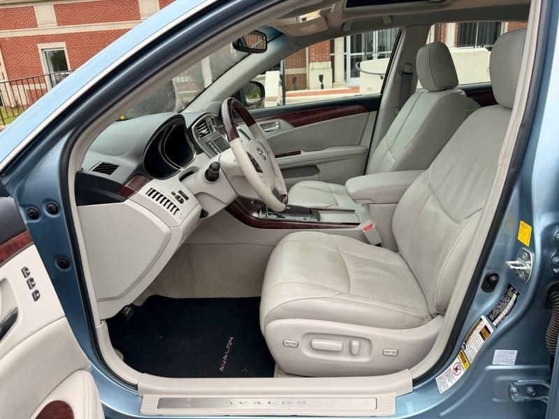 Toyota Avalon Limited 2011
