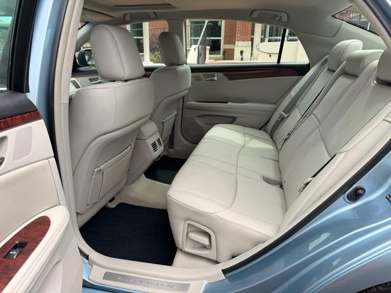 Toyota Avalon Limited 2011