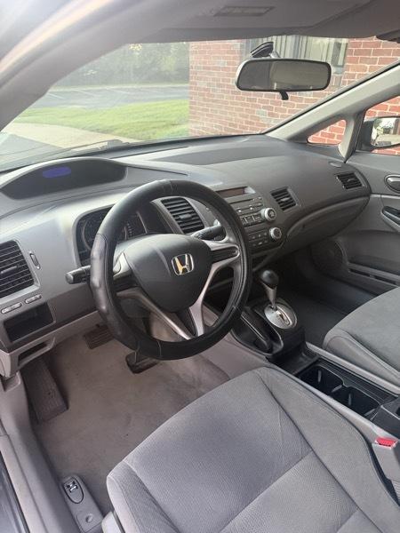 Honda Civic DX-VP Sedan 5-Speed AT 2009