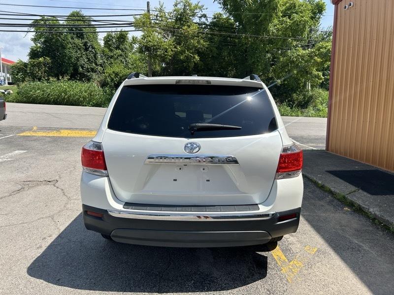 Toyota Highlander Limited 2WD 2013