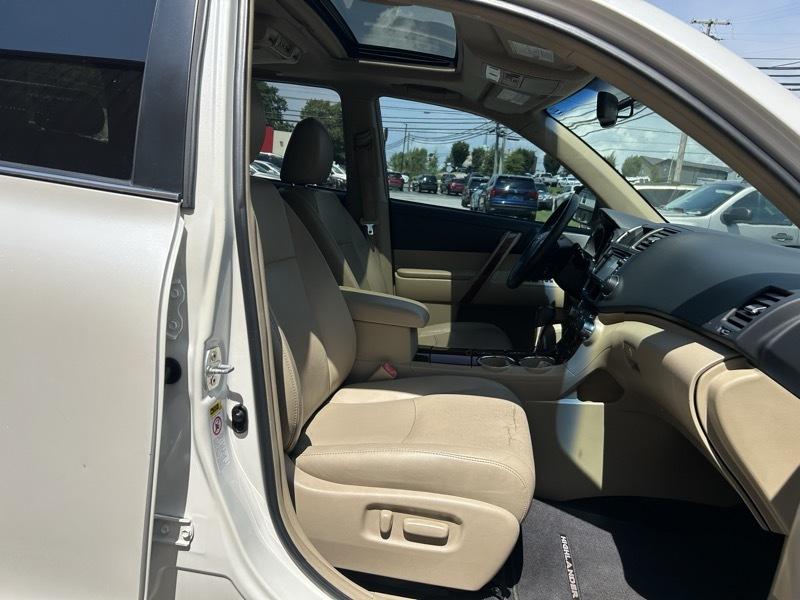 Toyota Highlander Limited 2WD 2013