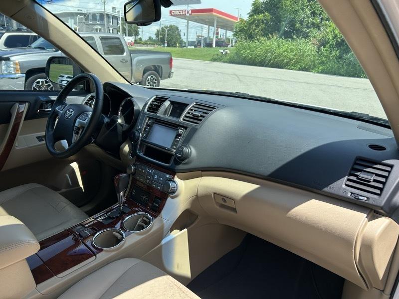 Toyota Highlander Limited 2WD 2013
