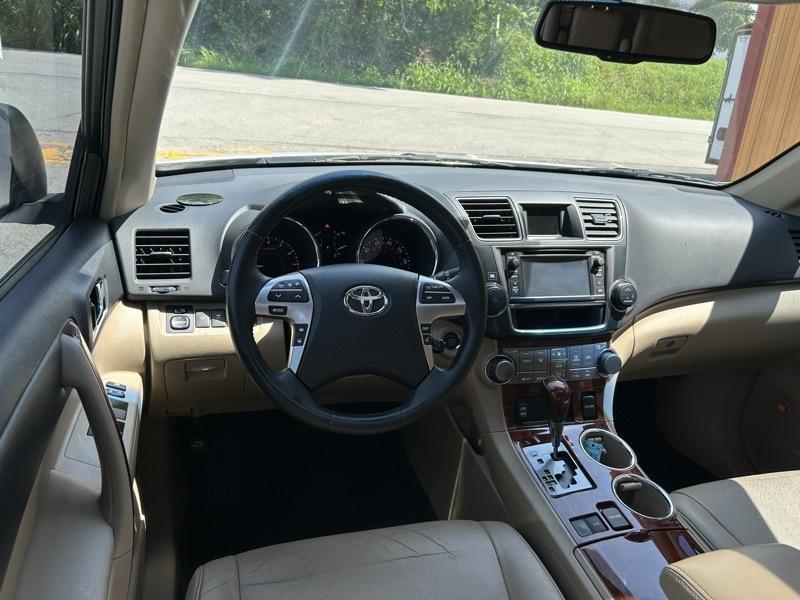 Toyota Highlander Limited 2WD 2013