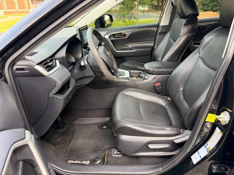 Toyota RAV4 LE AWD 2020