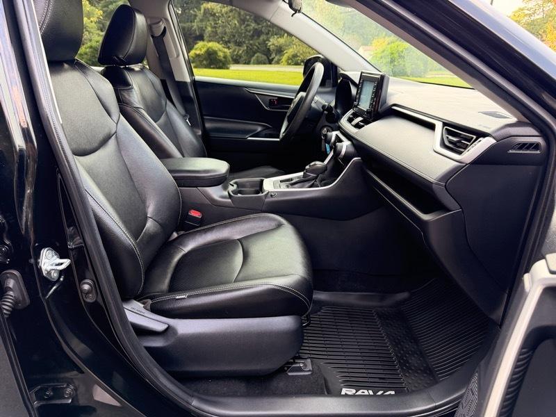Toyota RAV4 LE AWD 2020