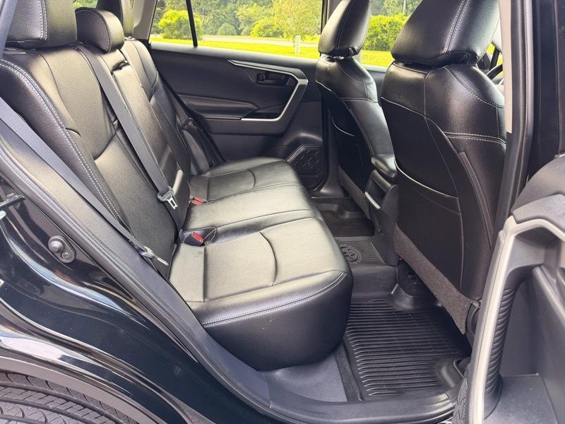 Toyota RAV4 LE AWD 2020