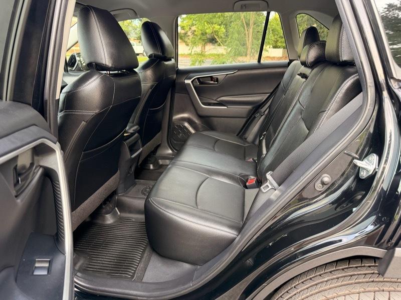 Toyota RAV4 LE AWD 2020