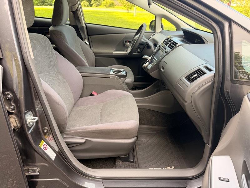 Toyota Prius V Two 2014