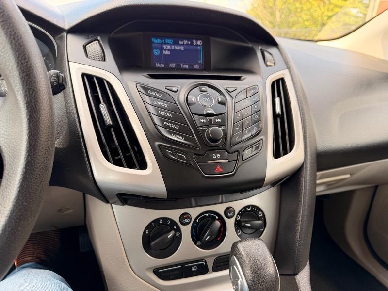 Ford Focus SE Hatch 2014