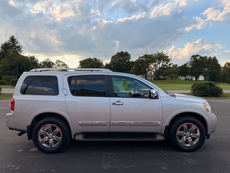 Nissan Armada Platinum 4WD 2012
