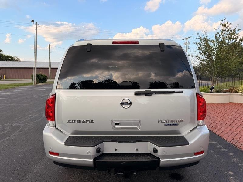 Nissan Armada Platinum 4WD 2012